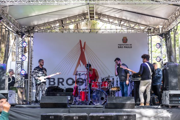 Muita música no Brooklin Taste.