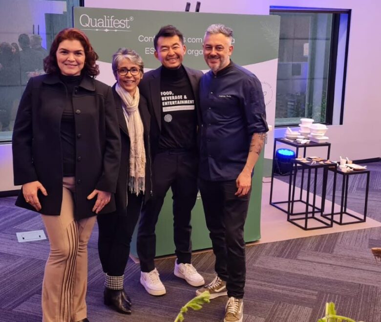 Marcela Bandeira e Fernanda Dantas, com os chefs Andre Okubo e Fabian Ruiz